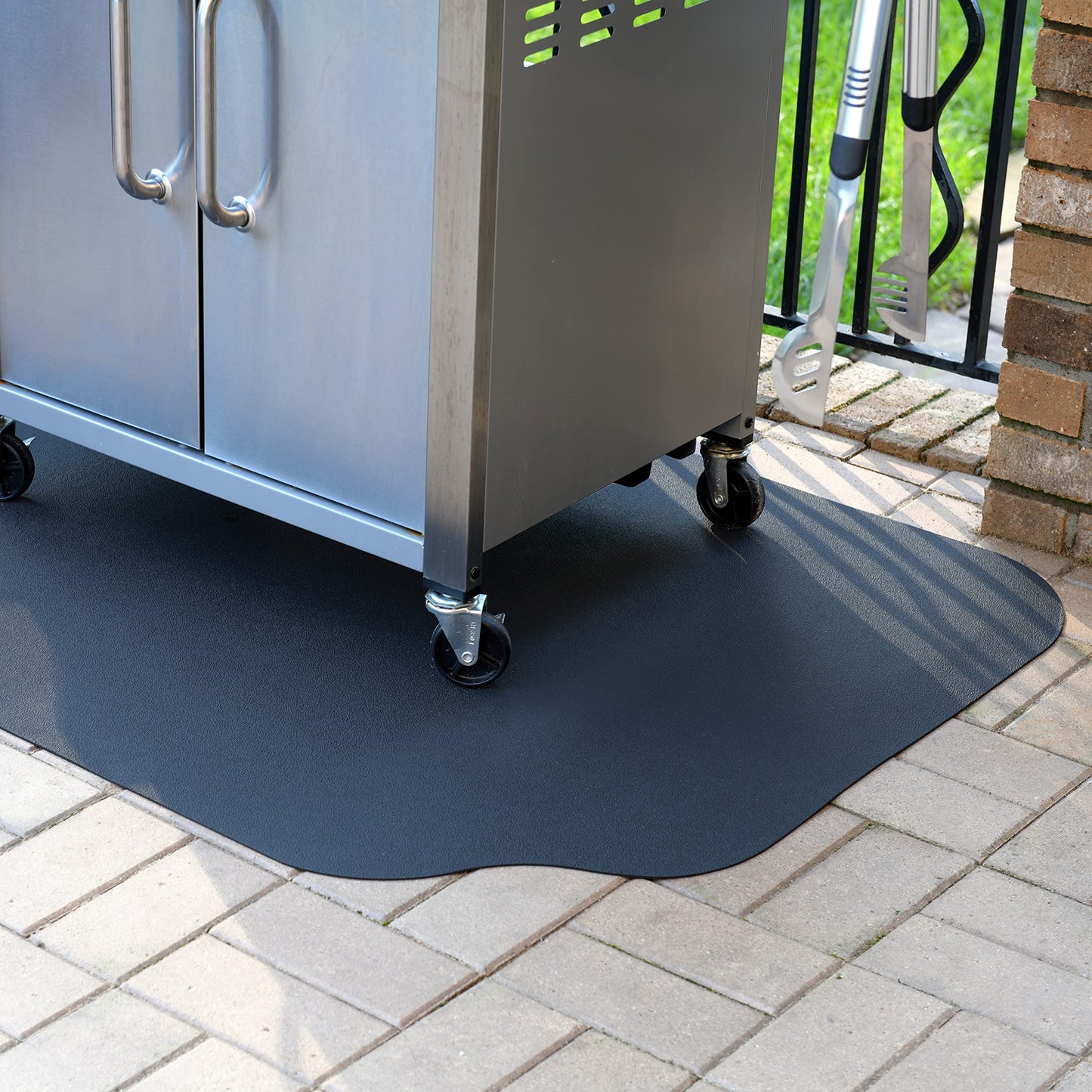 GRILLTEX 9M-110-30C-4L Protective Spills and Splatters Deck and Patio Mat, 30" x 48", Black - CookCave