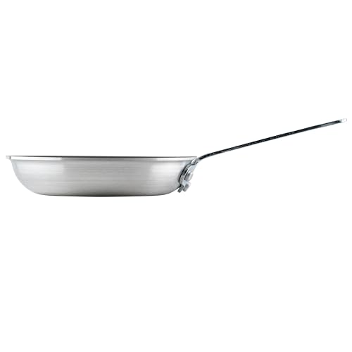 Winco Commercial-Grade Aluminium Fry Pan/Skillet, Non-Stick Finish, 7"