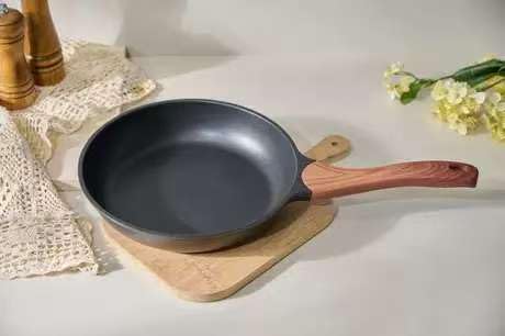 YYJINGYOU Nonstick Frying Pan, Skillet with Lid, Induction Compatible (Pan with Lid 9 inch)