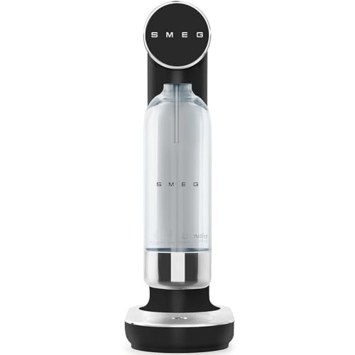 SMEG Soda Maker – Sparkling Water Machine for Kitchen Counter – Collezione – Includes 1L Bottle – Compatible with Standard 60L CO₂ Cylinders (Matte Black)