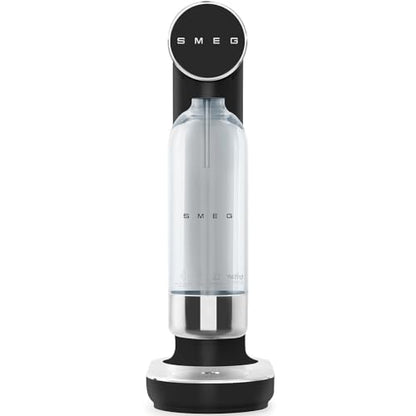 SMEG Soda Maker – Sparkling Water Machine for Kitchen Counter – Collezione – Includes 1L Bottle – Compatible with Standard 60L CO₂ Cylinders (Matte Black)