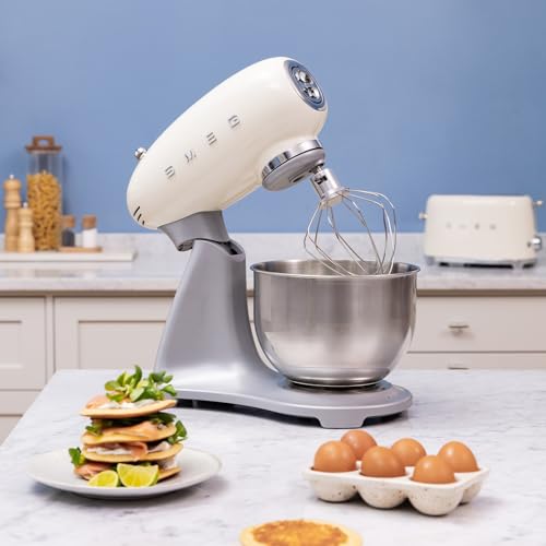 SMEG SMF04 5-Qt Stand Mixer with Smooth Start & SteadyMix, 600W Motor, 10 Speeds, Stainless Steel Bowl & Pour Shield – Retro 50’s Style Planetary Mixer for Bread Dough, Baking & Desserts-Cream