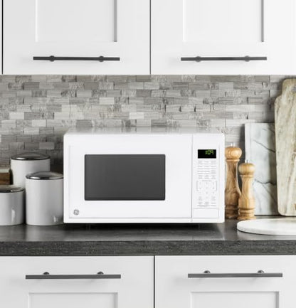 GE Countertop Microwave Oven, Compact 0.9 Cubic Ft., 900-watt Capacity, 7 Auto Cooking Settings, Child-Lock Technology, Kitchen Essentials for The Countertop, Dorm Room or Apartment, White