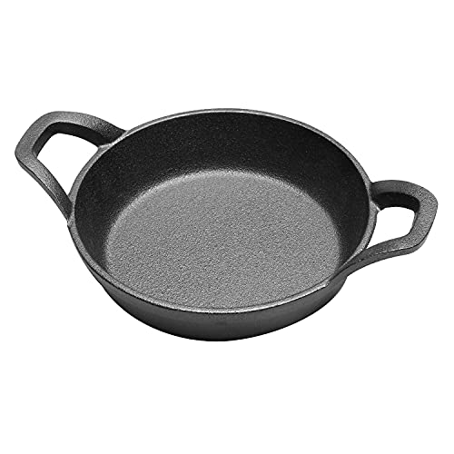 HOME DISTRICT Mini Cast Iron Skillet Set of 4 Mini Ramekins, Oven Safe, 6 Inch, 12 Oz Cast Iron Skillet Set with Wood Trivets