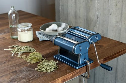 Marcato Made in Italy Atlas+Pasta Machine,Powder Blue. Chrome Plated Steel & Aluminum Rollers, Double Cutter for Lasagna, Fettuccine & Spaghetti; Durable Manual Pasta Maker for Homemade Pasta