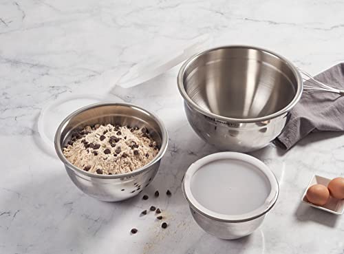 Le Creuset Set of 3 Nested Mixing Bowls w/Nonslip Silicone Base & Plastic Air Tight Lids