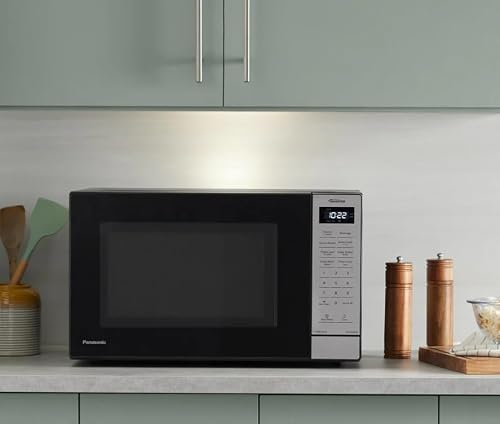 Panasonic 1.2 cu. ft. Inverter Microwave 1250W - NN-SN68QB (Renewed)