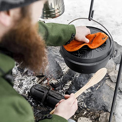 Petromax Cast Iron Dutch Oven for Cooking or Baking Outdoors Over a Campfire or in The Home Kitchen, Pre-Seasoned Cookware Conducts Heat Evenly, Flat Base, 1 Qt