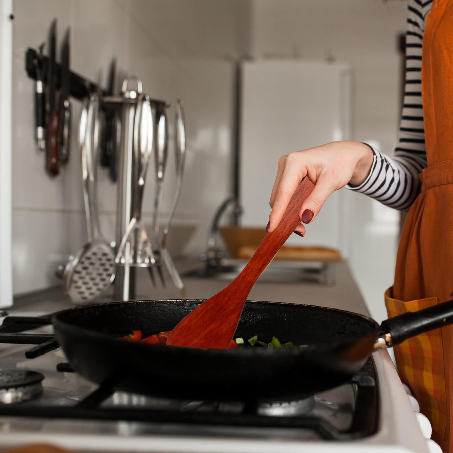 JIYIN 2 Pcs Wooden Cooking Utensils, 12.8 Inches Flat Non Stick Long Handled Frying Kitchen Spatula Turners for Pan and Wok