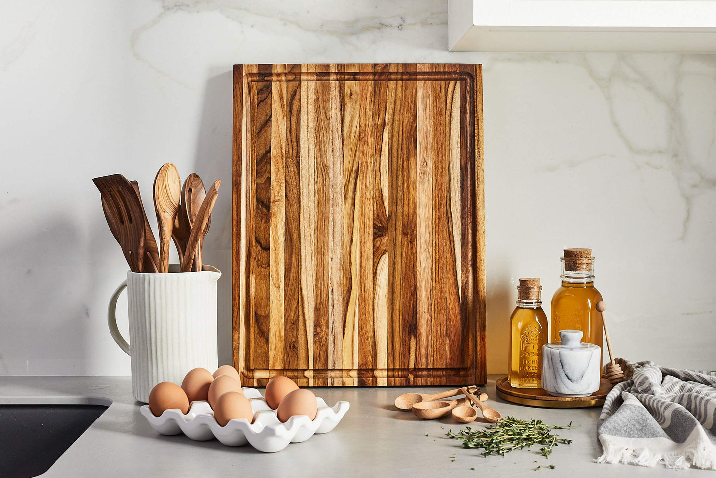 Sonder Los Angeles, Large Teak Wood Cutting Board for Kitchen with Juice Groove, Reversible Charcuterie Butcher Block 18x14x1.25 in (Gift Box Included)