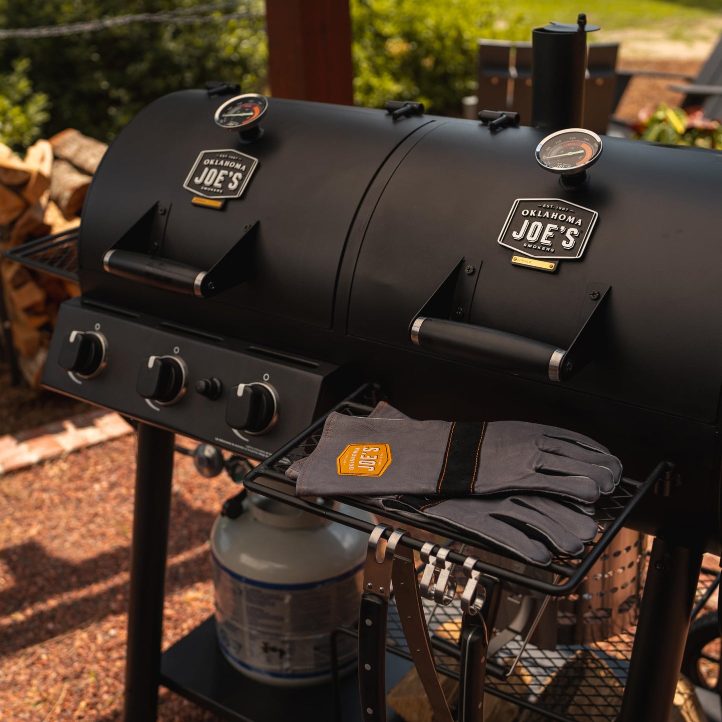 OKLAHOMA JOE'S® Canyon™ Deluxe Charcoal and Propane Gas Combination Smoker and Grill, Black Steel, 24203005