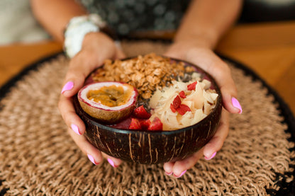 cocovibes 4 Handcrafted Wooden Bowls for Food Coconut Bowl Set with Spoons & Anti-Tip Coconut Rings perfect for Smoothie Bowls, Yogurt or Cereals