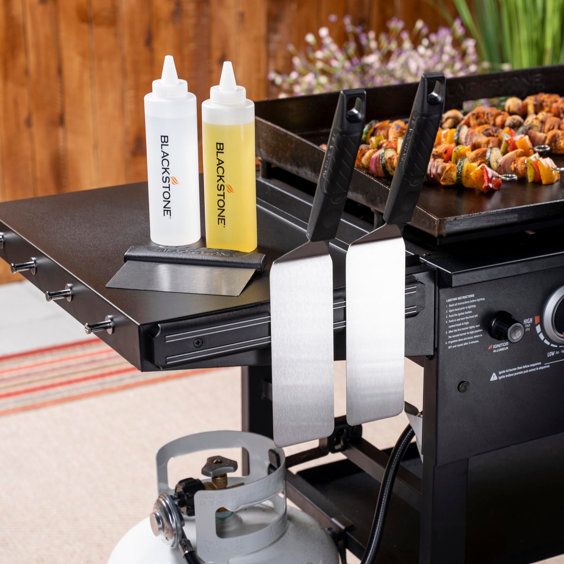 Blackstone 1542 5-Piece Professional Griddle Accessory Toolkit with 2 Squeeze Bottles, 2 Spatulas, and 1 Scraper - CookCave