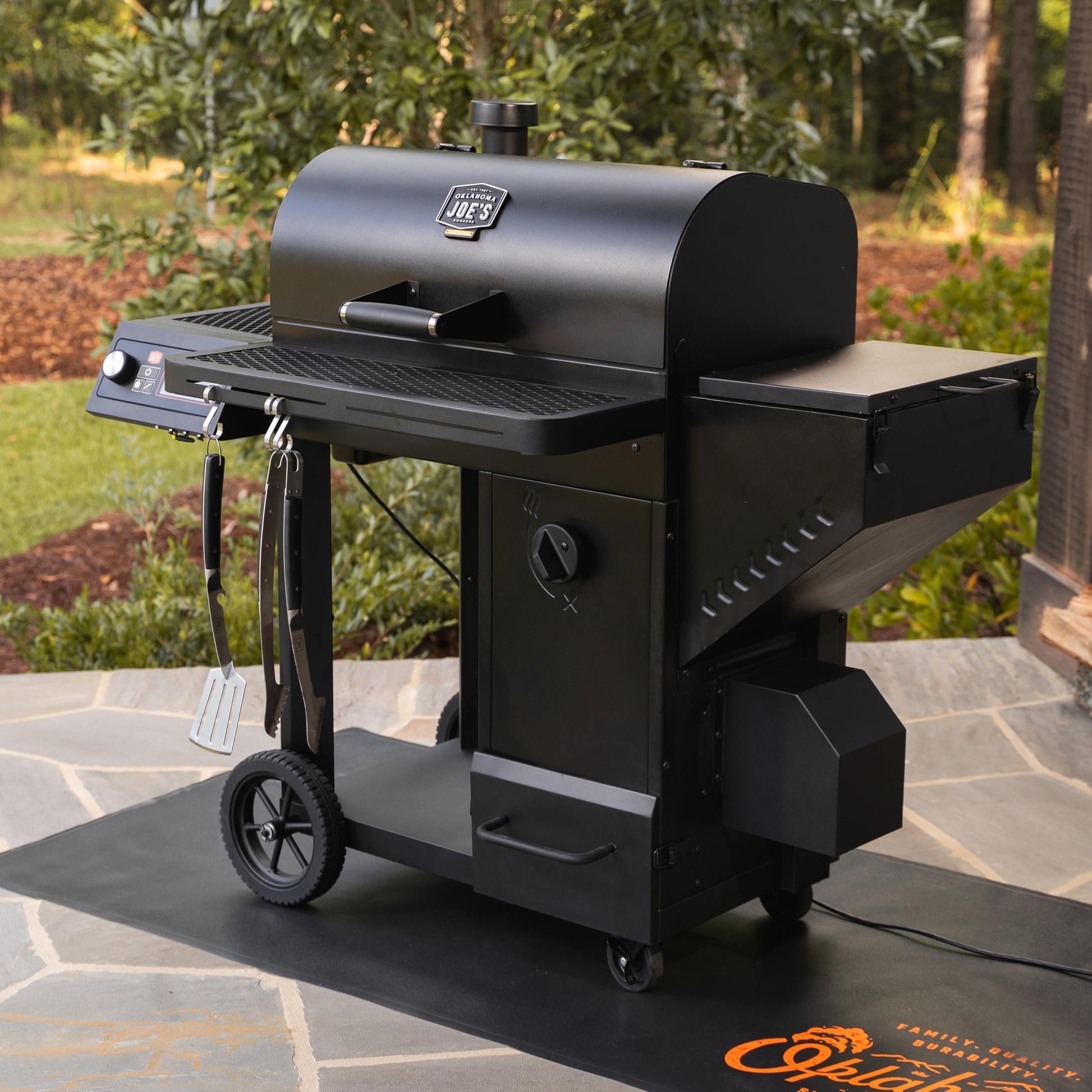 Oklahoma Joe's® Tahoma™ 900 Auto-Feed Charcoal Smoker & Grill w/Wi-Fi - 25203114 - CookCave
