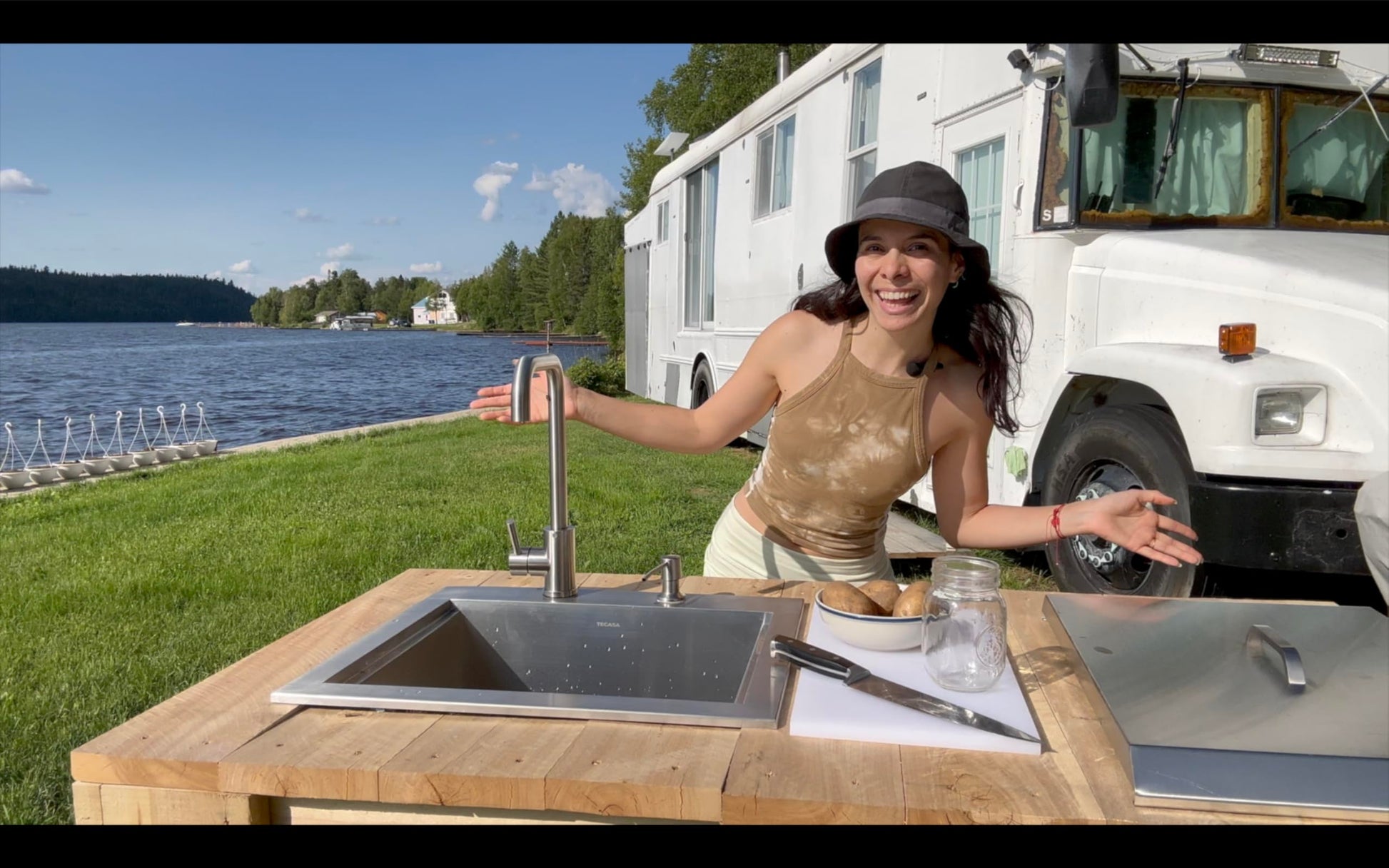 Outdoor Sink, TECASA 21 x 18 Inch Drop-in Workstation Kitchen Sink with Dust Lid and Faucet, T304 Stainless Steel Single Bowl Bar Basin with Cutting Board for Garage, RV, BBQ & Gardening - CookCave