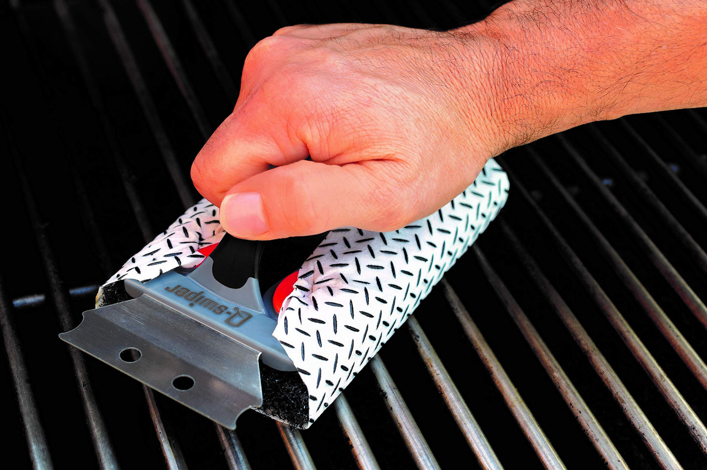 Q-Swiper BBQ Grill Cleaner Set - 1 Grill Brush with Scraper and 25 BBQ Grill Cleaning Wipes | No Bristles & Wire Free | Safe Way to Remove Grease and Grime for A Clean and Healthy Grill! - CookCave