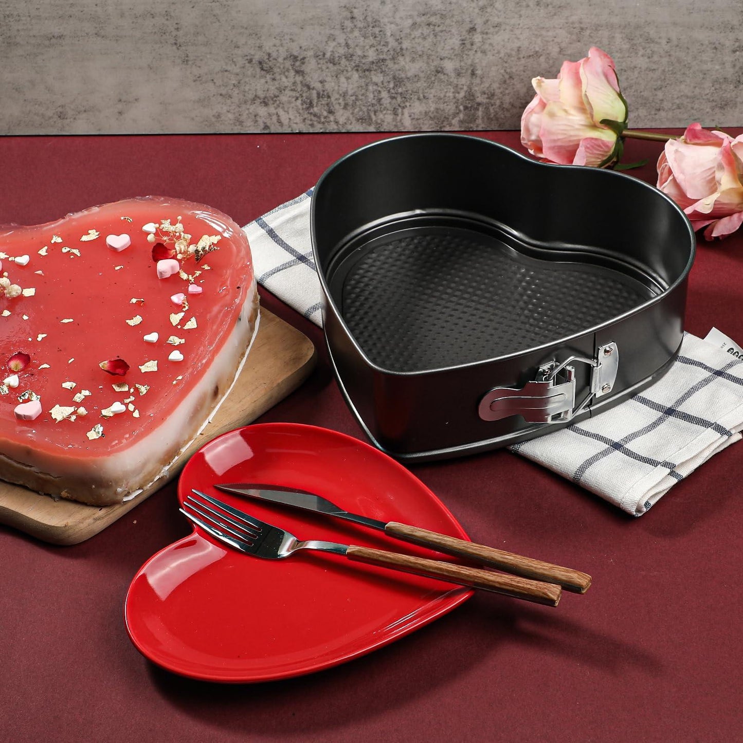 Kamehame Heart Shaped Springform Pan, Large 8.5 Inches Heart Springform Pan, Not-Stick Heart Shaped Cheesecake Pan, Carbon Steel Cake Pan - CookCave