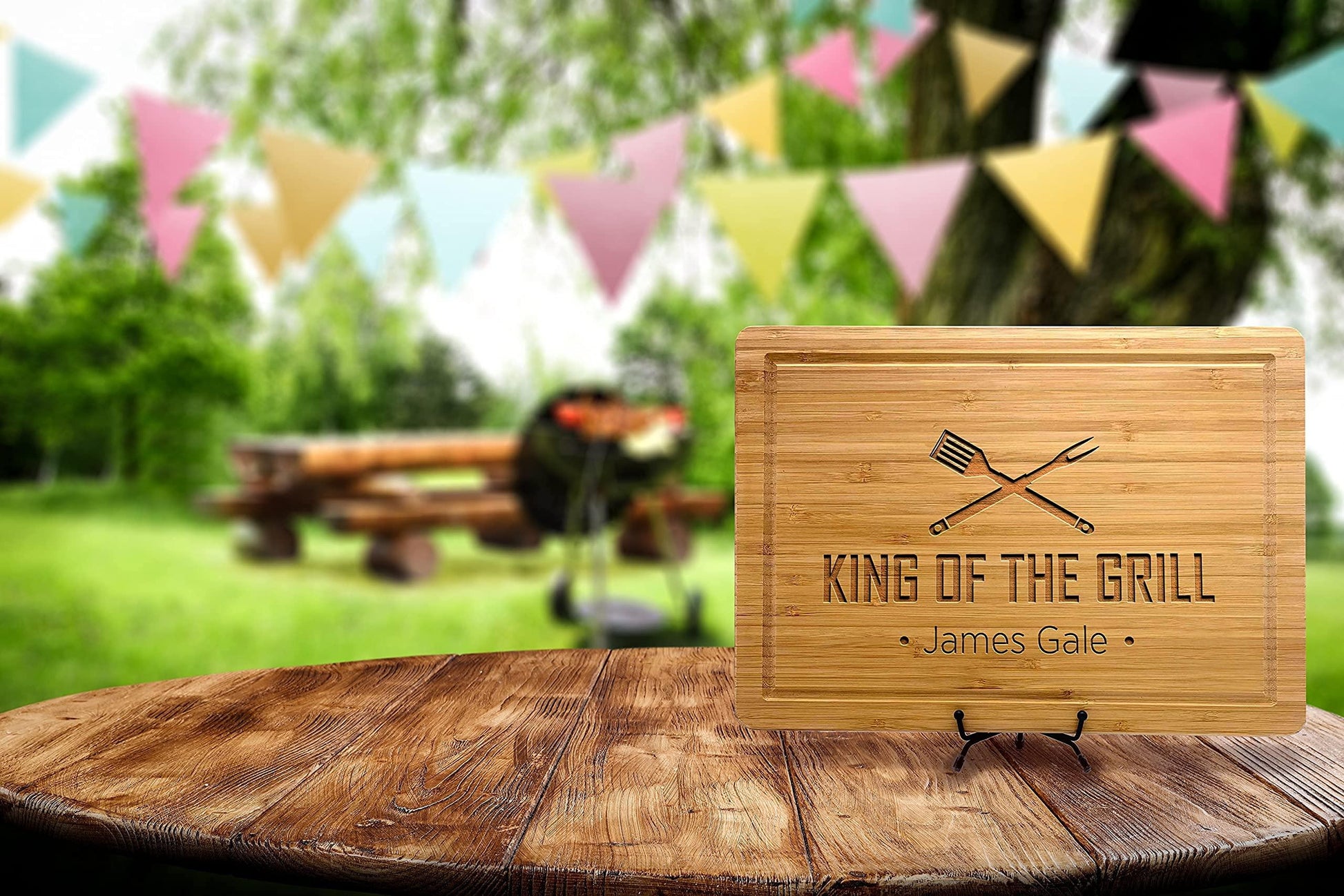 King of the Grill, Cutting Board, Personalized Cutting Boards for Men and Dad, Fathers Day, Dad's Birthday, Christmas Gift, Custom Cooking Gift, BBQ Gifts, Kitchen Gift, With Apron and Display Stand - CookCave