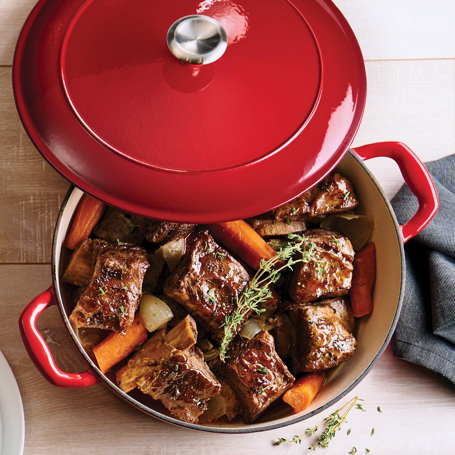 Tramontina Covered Round Dutch Oven Enameled Cast Iron 5.5-Quart Gradated Red, 80131/047DS - CookCave